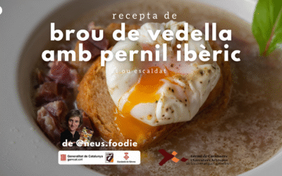 Brou de vedella amb pernil ibèric i ou escaldat